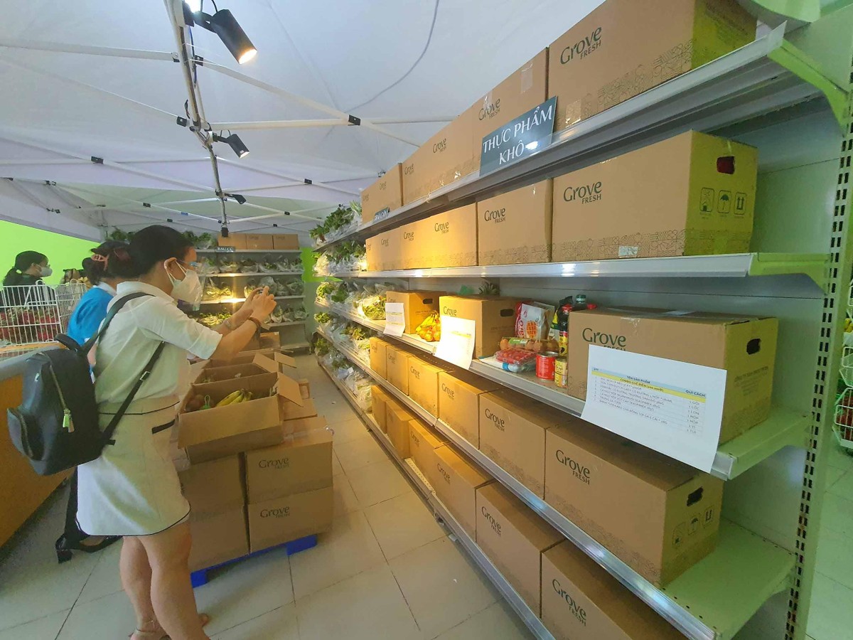 Tại “Cửa hàng tự động - thanh toán không tiếp xúc” có nhiều combo phong phú khách hàng dễ chọn.