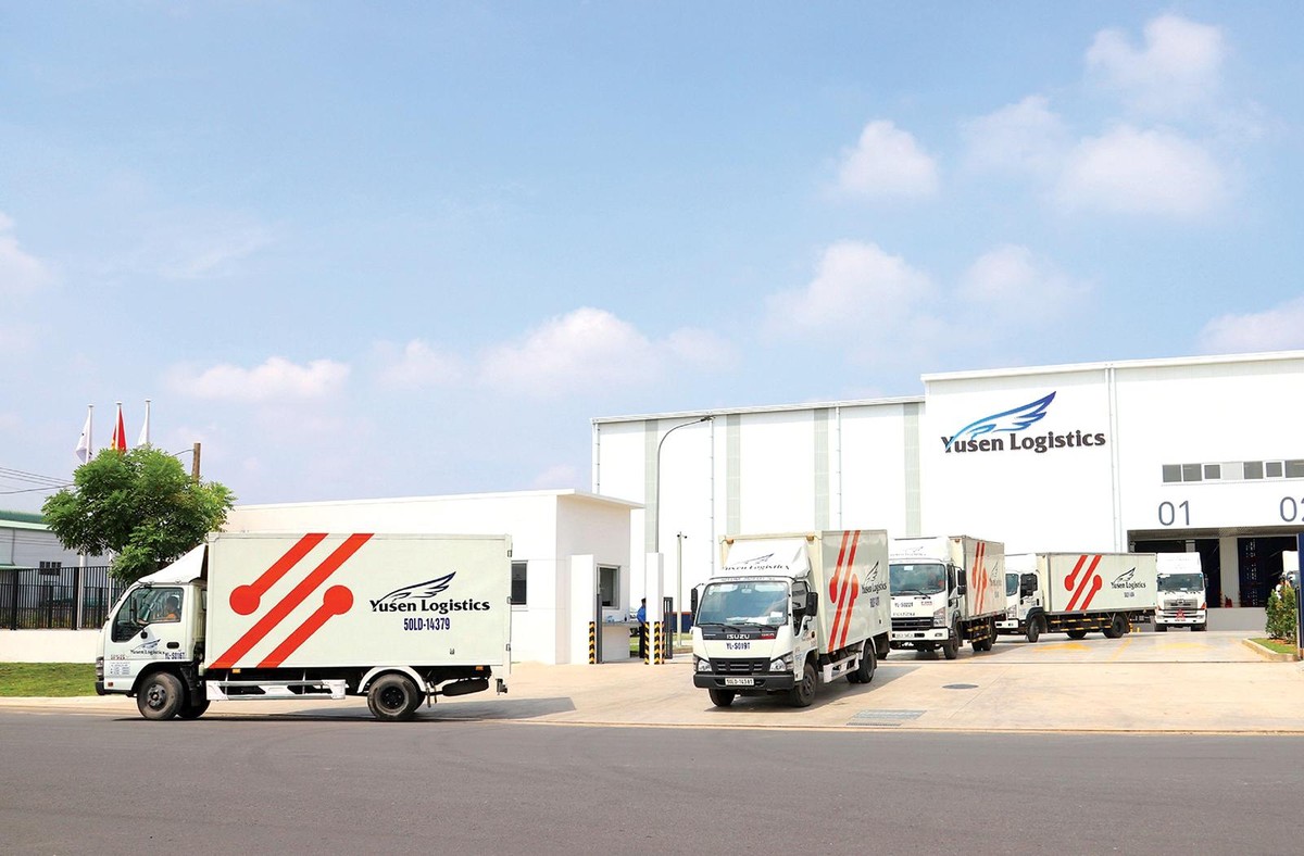 Vận chuyển hàng hóa nhanh chóng từ nhà máy đến cảng, từ nhà kho đến nơi tiêu thụ. Ảnh: Lê Toàn Vận chuyển hàng hóa nhanh chóng từ nhà máy đến cảng, từ nhà kho đến nơi tiêu thụ. Ảnh: Lê Toàn