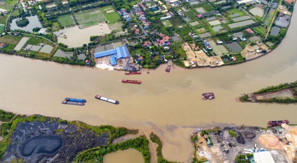 Toàn cảnh bến phà Lại Xuân. Ảnh: Hồng Phong Toàn cảnh bến phà Lại Xuân. Ảnh: Hồng Phong
