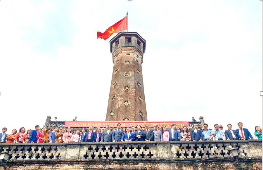 Kinh tế tư nhân - kinh tế nhân dân là rường cột của nền kinh tế.