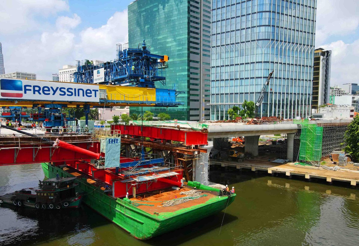 Đội ngũ kỹ sư, công nhân đã hoàn thành phóng đốt dầm cuối cùng. Đội ngũ kỹ sư, công nhân đã hoàn thành phóng đốt dầm cuối cùng.