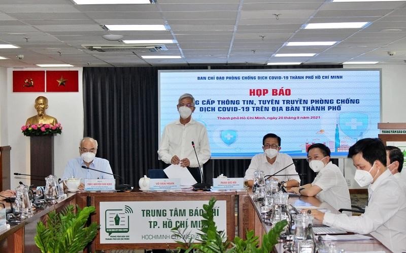 Phó Chủ tịch UBND TP.HCM cho rằng, điều quan trọng trong gói hỗ trợ thứ 3 là không phân biệt thường trú, tạm trú, lưu trú; và cả cán bộ Nhà nước cũng như người dân không được lợi dụng gói này để trục lợi (ảnh: Trọng Tín)