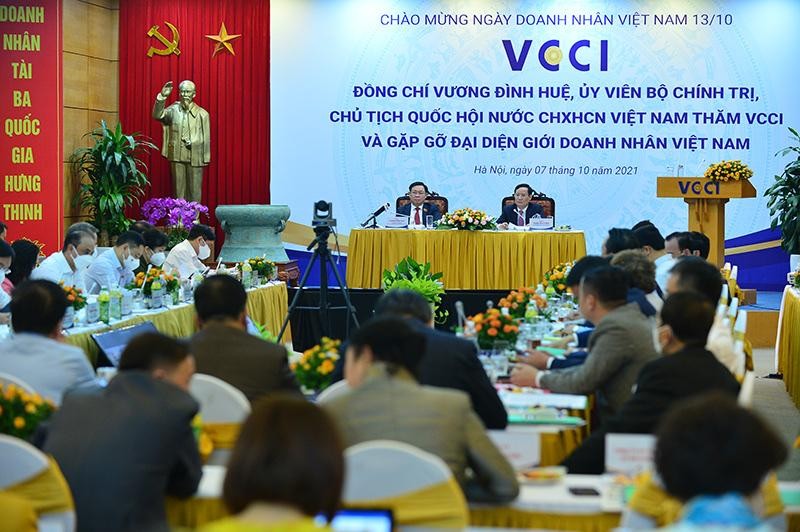 Các doanh nhân, doanh nghiệp tham gia cuộc làm việc với Chủ tịch Quốc hội Vương Đình Huệ chiều ngày 7/10/2021 Các doanh nhân, doanh nghiệp tham gia cuộc làm việc với Chủ tịch Quốc hội Vương Đình Huệ chiều ngày 7/10/2021