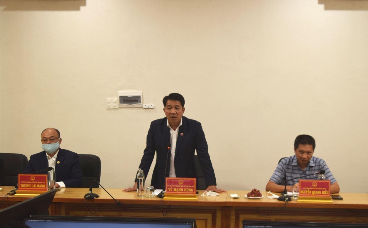 Ông Vũ Mạnh Hùng - Chủ tịch HĐQT, TGĐ Tập đoàn Hùng Nhơn. Ông Vũ Mạnh Hùng - Chủ tịch HĐQT, TGĐ Tập đoàn Hùng Nhơn.