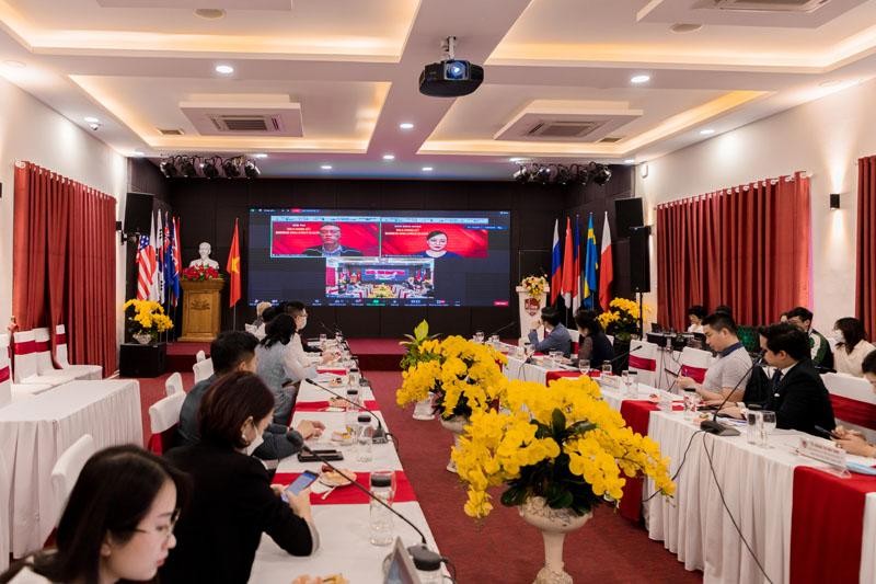 Đội Salework trình bày ý tưởng trước ban giám khảo