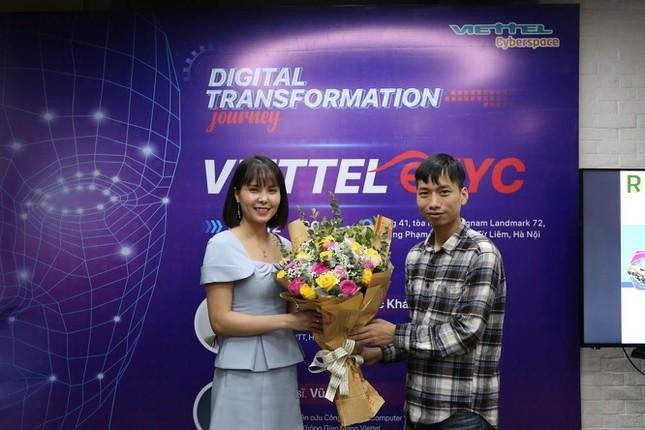 Chị Vũ Thị Hạnh đang đảm nhiệm vị trí Chủ nhiệm đề tài nghiên cứu khoa học của Tập đoàn Viettel Chị Vũ Thị Hạnh đang đảm nhiệm vị trí Chủ nhiệm đề tài nghiên cứu khoa học của Tập đoàn Viettel