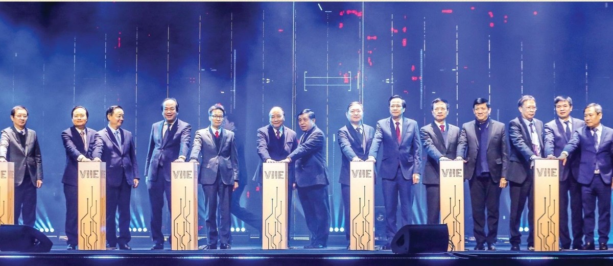 Trung tâm Đổi mới sáng tạo Quốc gia đã chính thức được khởi công xây dựng tại Hà Nội, mở ra cơ hội to lớn để Việt Nam nới chung, Thủ đô nói riêng bước lên &quot;con tàu&quot; 4.0.