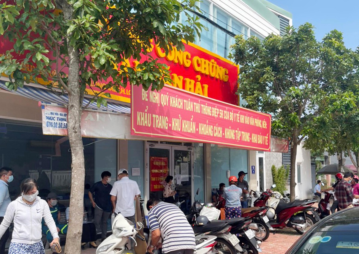 Nhiều phòng công chứng tại Bà Rịa - Vũng Tàu trong tình trạng quá tải. Ảnh: Lê Toàn Nhiều phòng công chứng tại Bà Rịa - Vũng Tàu trong tình trạng quá tải. Ảnh: Lê Toàn