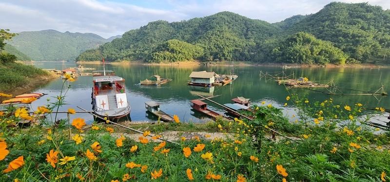 Thiên nhiên tuyệt mỹ; văn hóa đặc sắc; con người thân thiện; ẩm thực quyến rũ… của Hòa Bình đưa du khách đi hết từ ngạc nhiên này đến thú vị khác, khiến ai đã một lần đến với miền đất này đều phải nhớ thương và muốn quay lại khám phá, trải nghiệm thêm thật nhiều lần nữa.