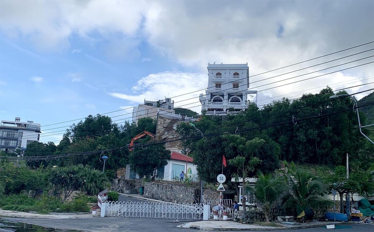 Lô BT 03-14 tại dự án Nha Trang Sea Park bị sạt lở ngày 28/10/2021. Ảnh: Việt Hương Lô BT 03-14 tại dự án Nha Trang Sea Park bị sạt lở ngày 28/10/2021. Ảnh: Việt Hương