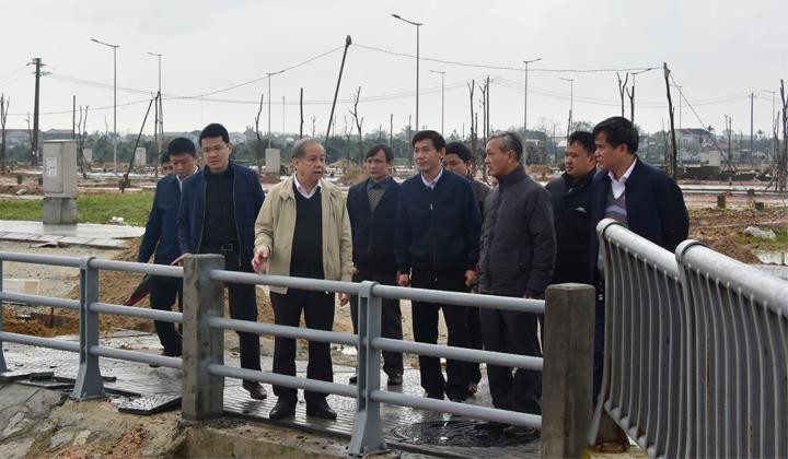 Lãnh đạo tỉnh Thừa Thiên Huế kiểm tra tiến độ thực hiện tại một dự án đầu tư công. Lãnh đạo tỉnh Thừa Thiên Huế kiểm tra tiến độ thực hiện tại một dự án đầu tư công.