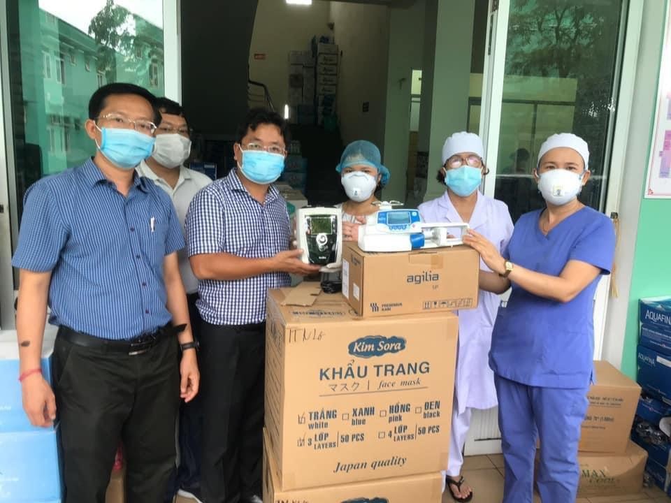 Hội Doanh nhân trẻ Đà Nẵng tặng trang thiết bị y tế cho các bệnh viện chống dịch Covid-19. Hội Doanh nhân trẻ Đà Nẵng tặng trang thiết bị y tế cho các bệnh viện chống dịch Covid-19.