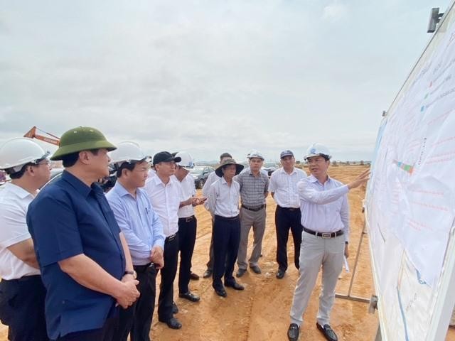 Lãnh đạo tỉnh Quảng Nam kiểm tra tiến độ dự án trên địa bàn tỉnh. Lãnh đạo tỉnh Quảng Nam kiểm tra tiến độ dự án trên địa bàn tỉnh.