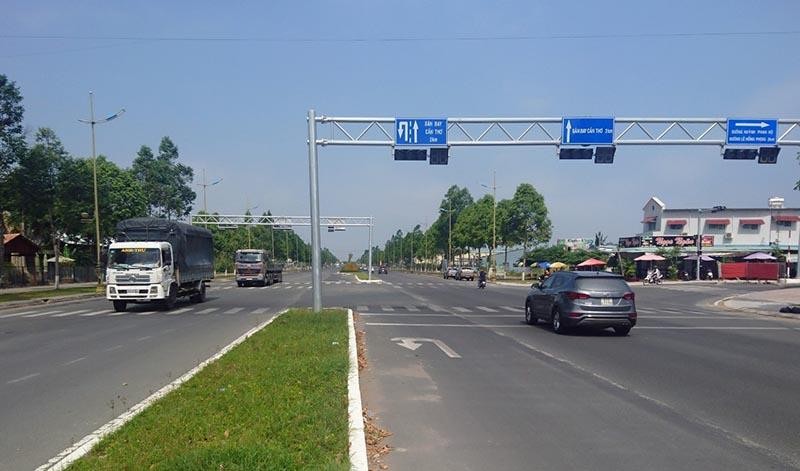 Hai bên đường Võ Văn Kiệt kết nối trung tâm TP. Cần Thơ với Cảng hàng không quốc tế Cần Thơ có tới 4 dự án khu đô thị mời gọi đầu tư