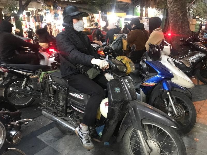 Anh N.S chia sẻ rằng mình sẽ cùng “người bạn đồng hành” – chiếc xe 2 bánh này làm việc suốt kỳ nghỉ Tết Dương lịch. Anh cũng cho biết Tết Dương lịch này anh cũng sẽ "đoàn tụ" với gia đình qua mạng xã hội. Anh N.S chia sẻ rằng mình sẽ cùng “người bạn đồng hành” – chiếc xe 2 bánh này làm việc suốt kỳ nghỉ Tết Dương lịch. Anh cũng cho biết Tết Dương lịch này anh cũng sẽ "đoàn tụ" với gia đình qua mạng xã hội.