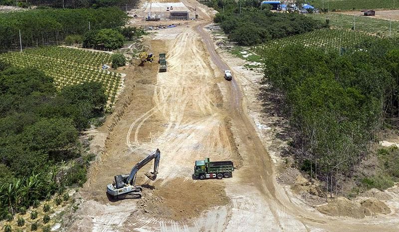 Đẩy nhanh tiến độ thực hiện các dự án hạ tầng chiến lược sẽ góp phần quan trọng phục hồi và phát triển kinh tế - xã hội. Đẩy nhanh tiến độ thực hiện các dự án hạ tầng chiến lược sẽ góp phần quan trọng phục hồi và phát triển kinh tế - xã hội.