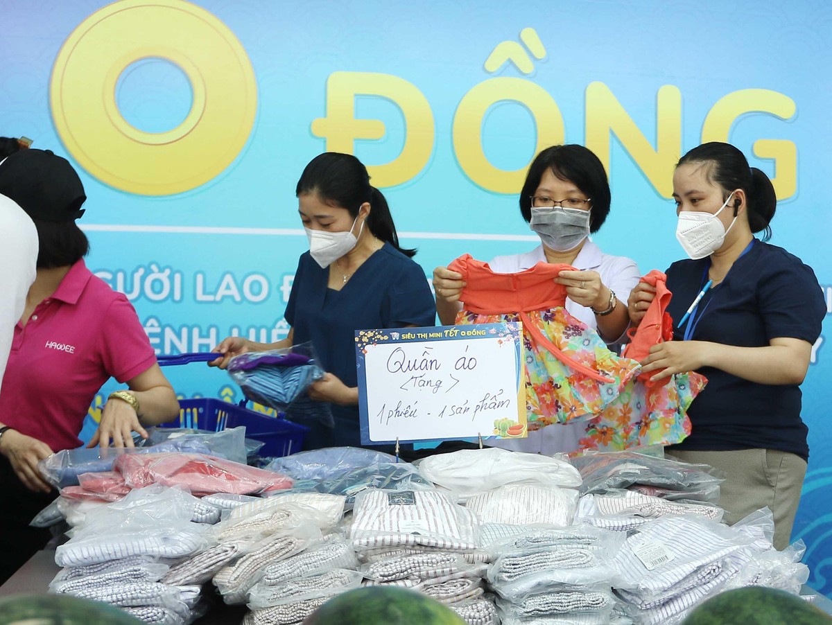 Suốt ngày tháng tất bật bên bệnh nhân, không có thời gian chọn đồ cho người thân. Suốt ngày tháng tất bật bên bệnh nhân, không có thời gian chọn đồ cho người thân.