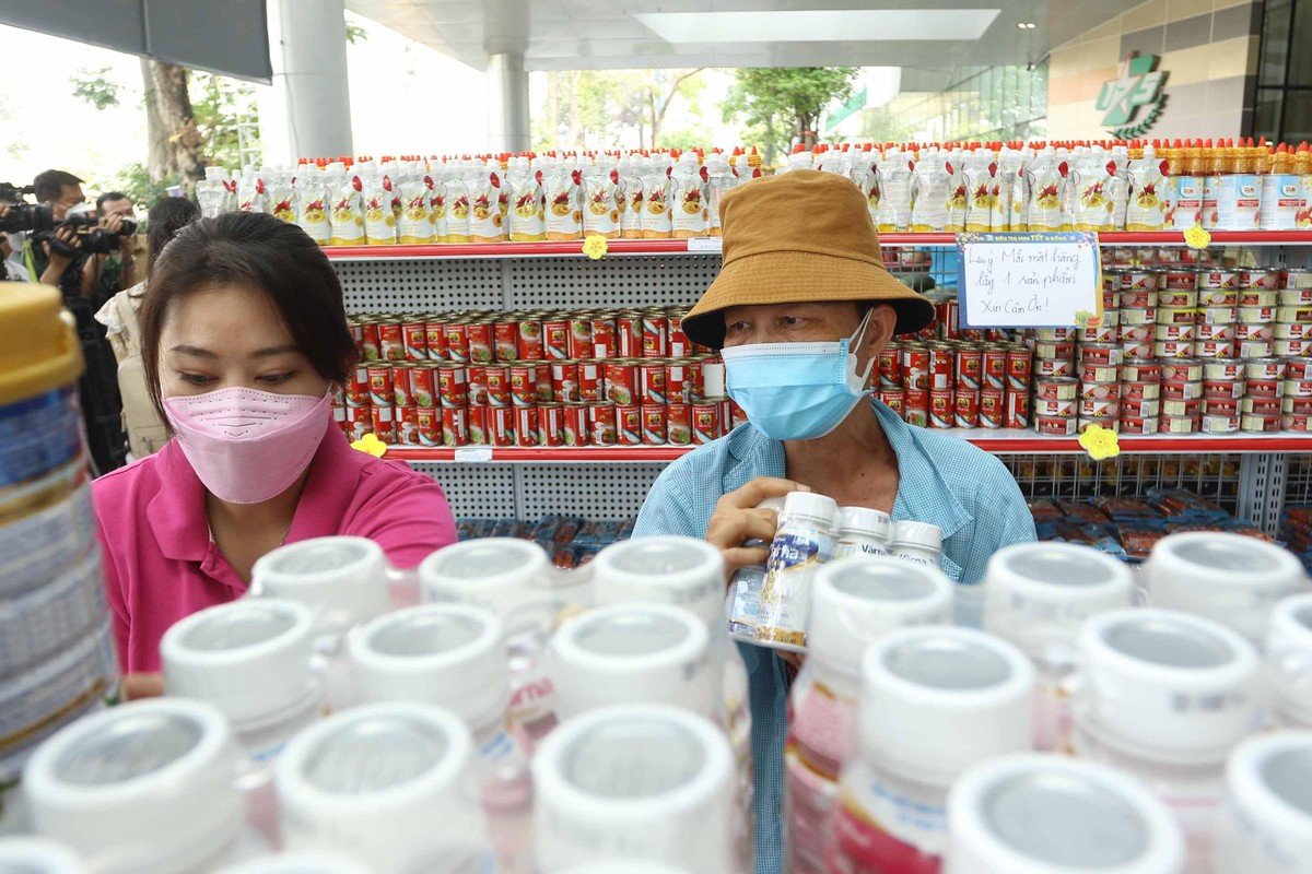 Đây có lẽ là lần đi siêu thị kỷ niệm nhất đối với các bệnh nhân nằm viện lâu ngày. Đây có lẽ là lần đi siêu thị kỷ niệm nhất đối với các bệnh nhân nằm viện lâu ngày.