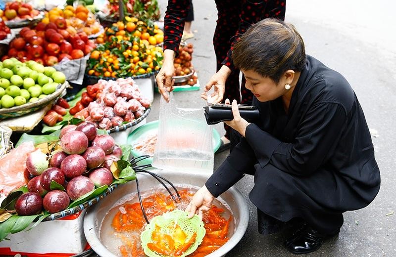 Một Shark Liên rất khác - &quot;bà Liên nội trợ&quot; chọn cá vàng để tiễn ông Công, ông Táo