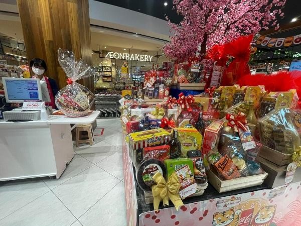 Phong phú các mặt hàng Tết được bày bán tại TTTM Aeon Mall Lê Chân Hải Phòng. Ảnh: Thanh Sơn Phong phú các mặt hàng Tết được bày bán tại TTTM Aeon Mall Lê Chân Hải Phòng. Ảnh: Thanh Sơn