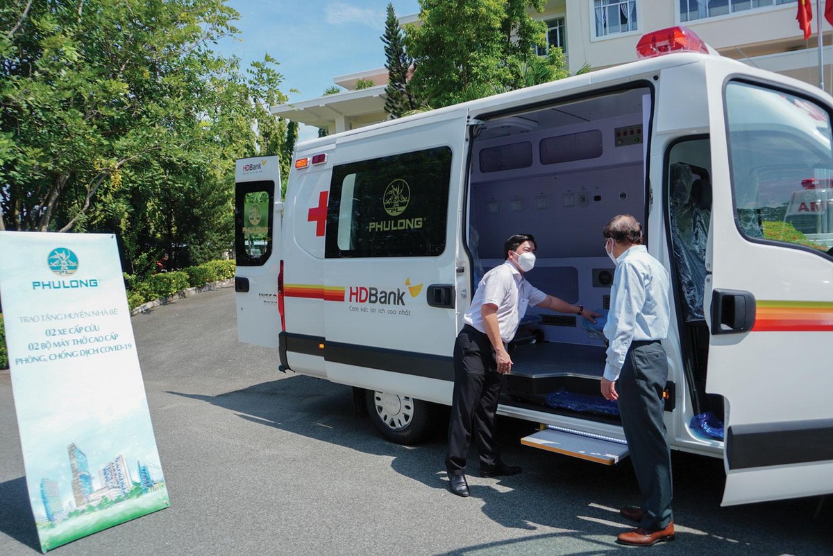 Trong thời gian đỉnh điểm của đợt dịch Covid-19 lần thứ 4, Phú Long đã trao tặng nhiều thiết bị y tế cho các bệnh viện, địa phương tại TP.HCM Trong thời gian đỉnh điểm của đợt dịch Covid-19 lần thứ 4, Phú Long đã trao tặng nhiều thiết bị y tế cho các bệnh viện, địa phương tại TP.HCM