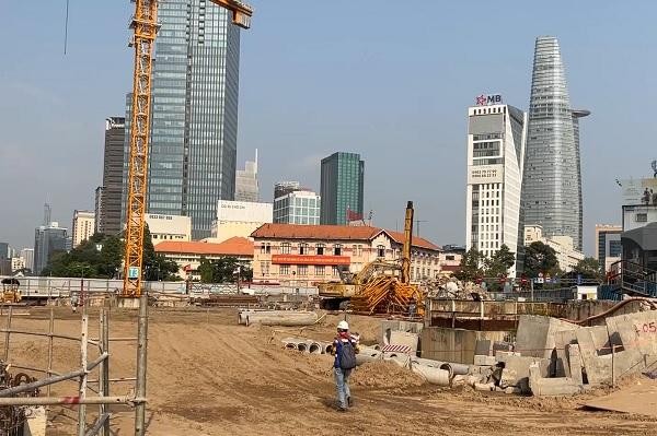 Dự kiến trong năm 2022 sẽ hoàn trả toàn bộ mặt bằng khu vực quận 1 như Công viên 23-9, quảng trường trước chợ Bến Thành, đường Lê Lợi… Dự kiến trong năm 2022 sẽ hoàn trả toàn bộ mặt bằng khu vực quận 1 như Công viên 23-9, quảng trường trước chợ Bến Thành, đường Lê Lợi…