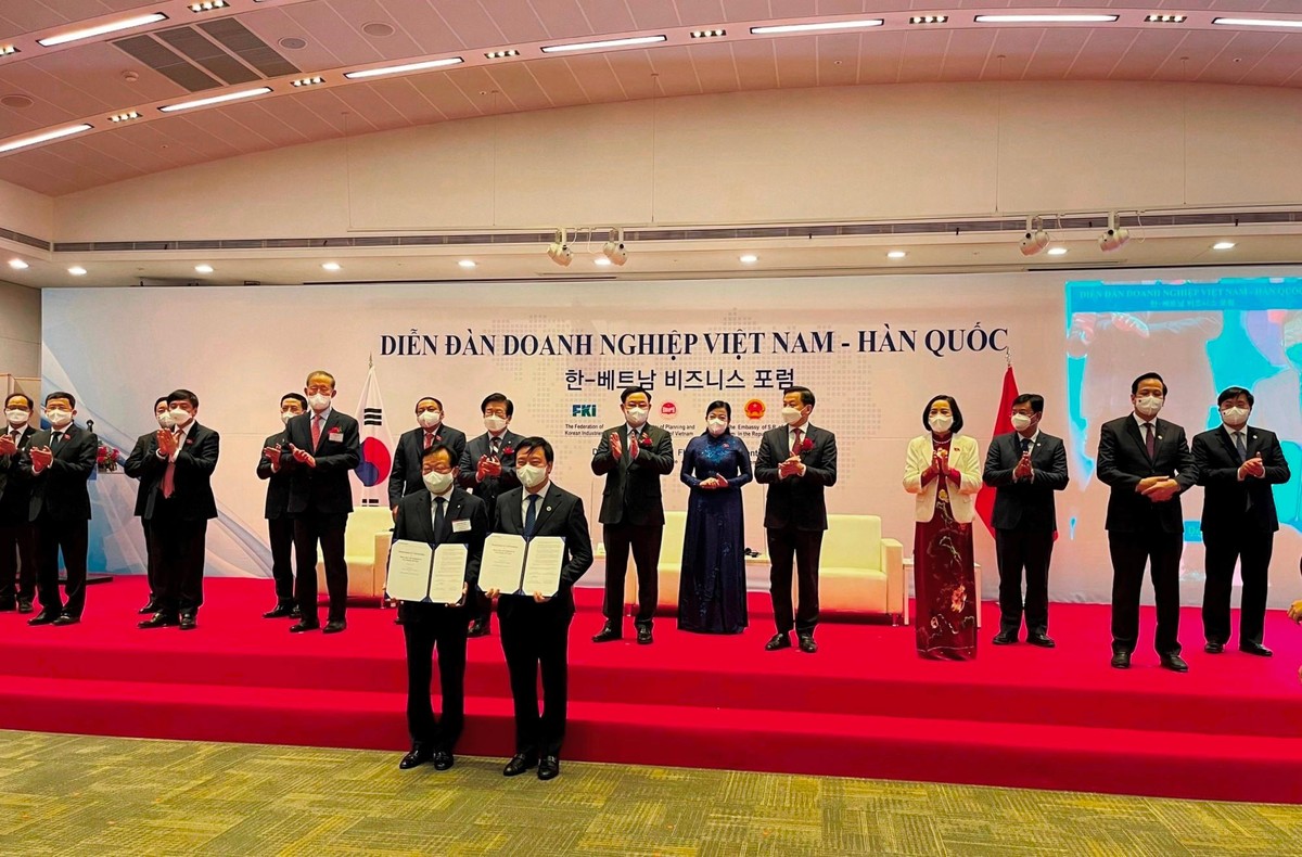 Trong chuyến tháp tùng Chủ tịch Quốc hội Vương Đình Huệ thăm Hàn Quốc, lãnh đạo tỉnh Hải Dương đã ký, trao 4 bản ghi nhớ, cũng như gặp gỡ tiếp xúc với nhiều nhà đầu tư Hàn Quốc. Trong chuyến tháp tùng Chủ tịch Quốc hội Vương Đình Huệ thăm Hàn Quốc, lãnh đạo tỉnh Hải Dương đã ký, trao 4 bản ghi nhớ, cũng như gặp gỡ tiếp xúc với nhiều nhà đầu tư Hàn Quốc.