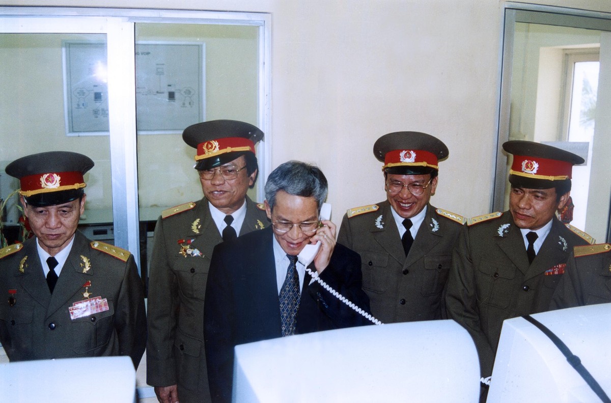 Ông Mai Liêm Trực kkhai trương dịch vụ 178 VoiP. Ông Mai Liêm Trực kkhai trương dịch vụ 178 VoiP.