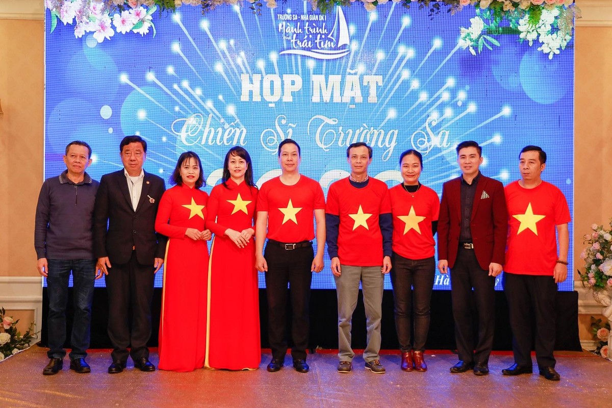 Ra mắt Ban Liên lạc Chiến sỹ Trường Sa toàn cầu, gồm đại diện Ủy ban nhà nước về người Việt Nam ở nước ngoài và đại bểu kiều bào các nước. (Ảnh: Nhân vật cung cấp) Ra mắt Ban Liên lạc Chiến sỹ Trường Sa toàn cầu, gồm đại diện Ủy ban nhà nước về người Việt Nam ở nước ngoài và đại bểu kiều bào các nước. (Ảnh: Nhân vật cung cấp)