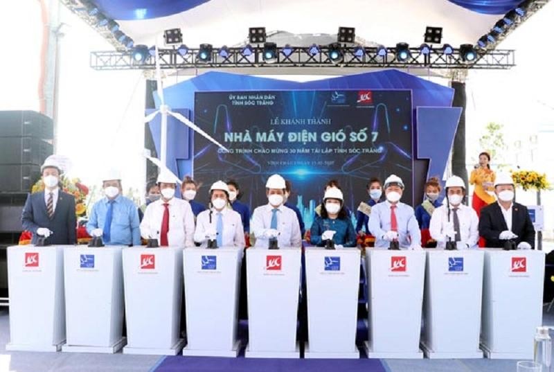 Lãnh đạo tỉnh Sóc Trăng và chủ đầu tư Dự án bấm nút vận hành Nhà máy Điện gió số 7 Lãnh đạo tỉnh Sóc Trăng và chủ đầu tư Dự án bấm nút vận hành Nhà máy Điện gió số 7