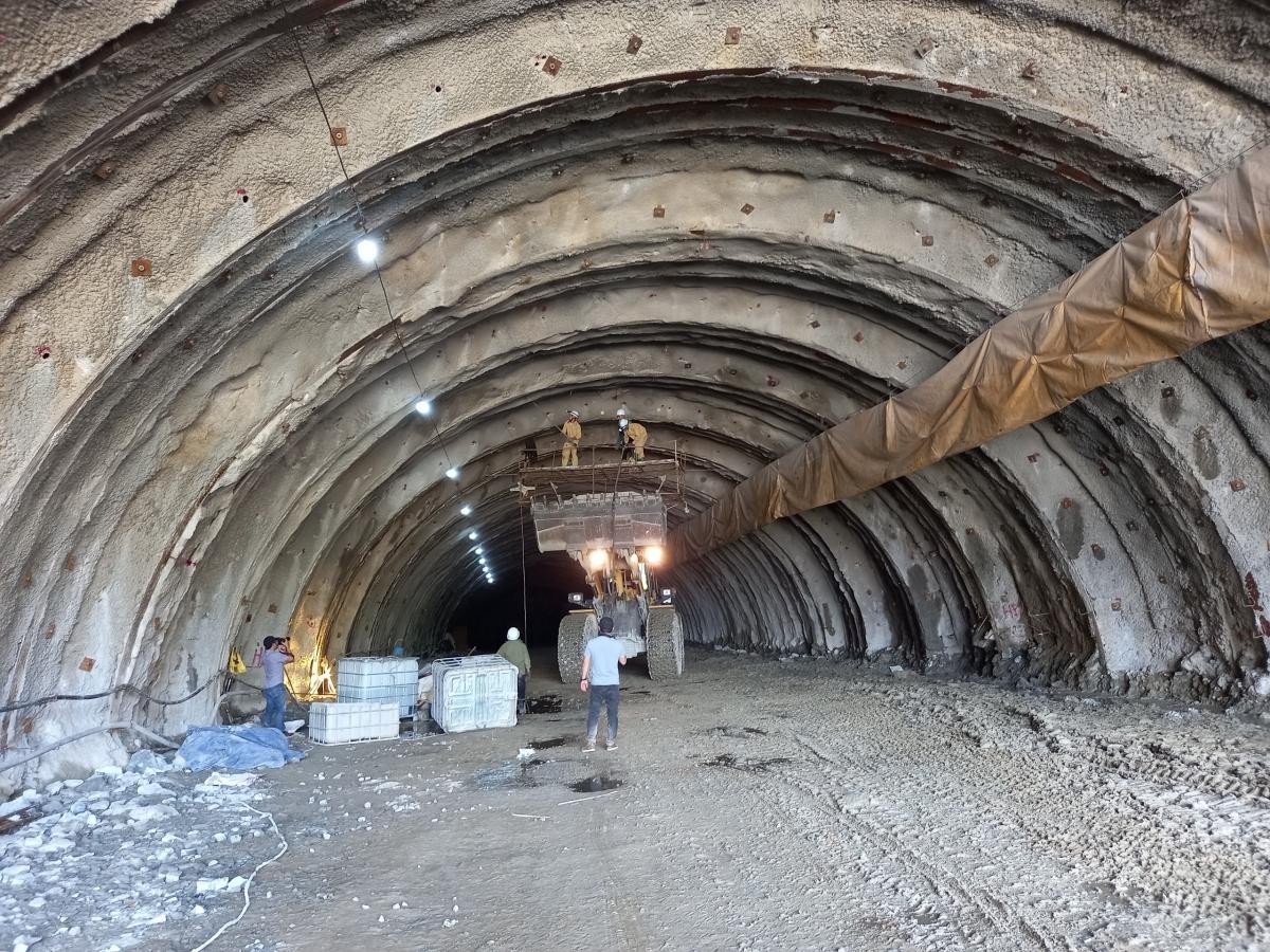 Thi công hầm Dốc Sạn trên cao tốc Bắc - Nam phía Đông giai đoạn 2017 - 2020. Thi công hầm Dốc Sạn trên cao tốc Bắc - Nam phía Đông giai đoạn 2017 - 2020.