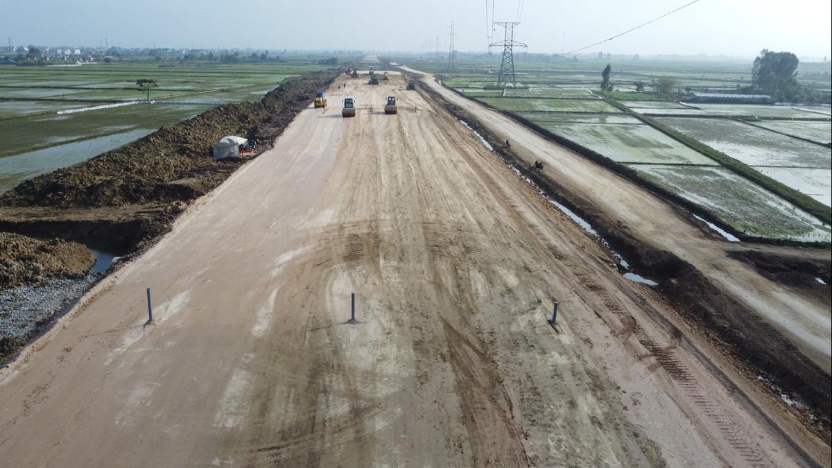 Thi công cao tốc Bắc - Nam đoạn Diễn Châu - Bãi Vọt