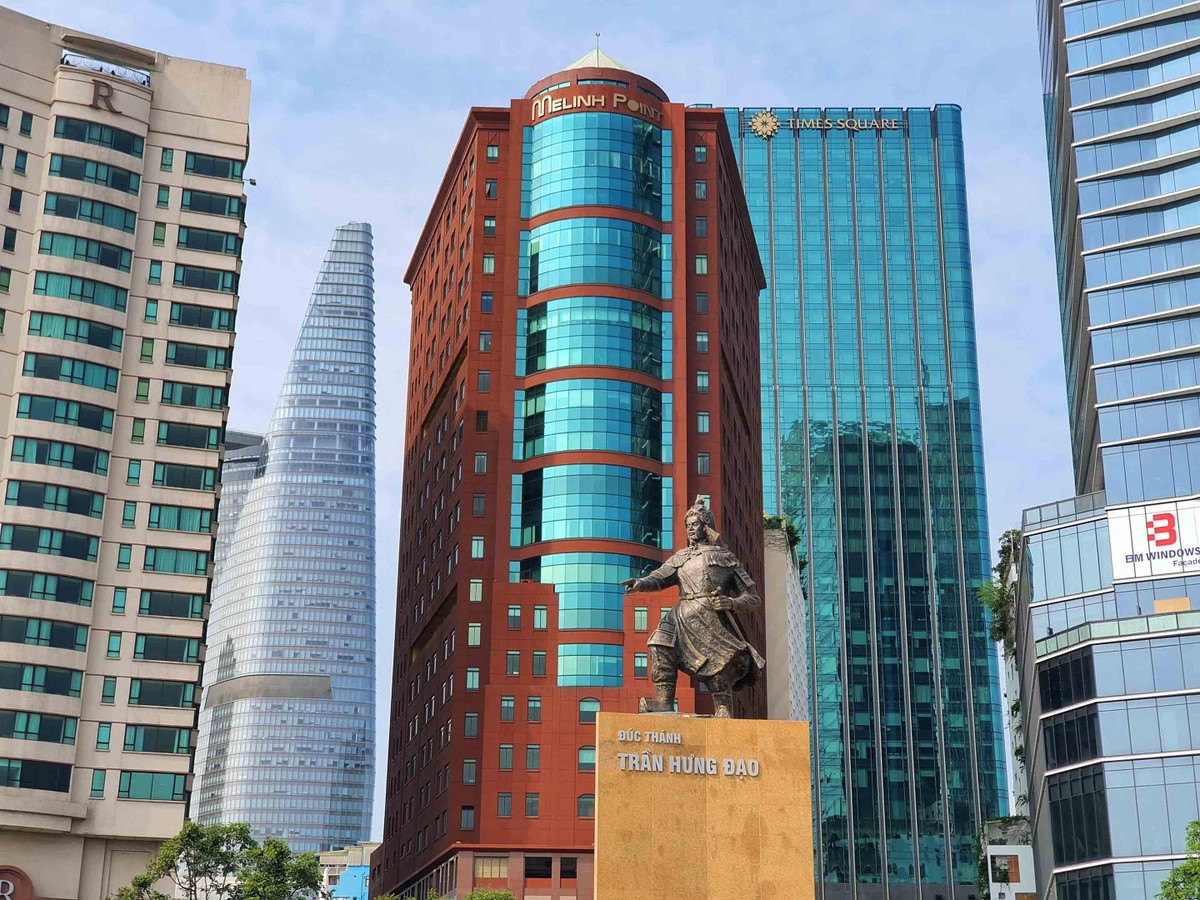 Hình ảnh bức tượng oai phong đã ghi dấu trong lòng nhiều thế hệ người dân thành phố và có nhiều phiên bản được dựng lại nhiều nơi trong và ngoài nước.