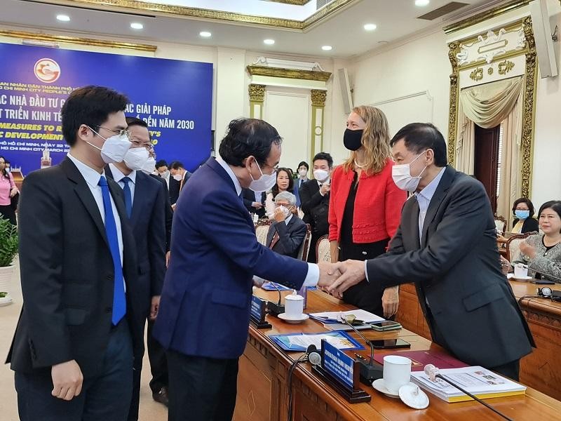 Bí thư Nguyễn Văn Nên cho biết, TP.HCM đang nỗ lực tháo gỡ theo hướng, vấn đề thuộc thẩm quyền của địa phương sẽ được giải quyết sớm, việc thuộc cấp trên thì tập hợp lại để báo cáo. Ảnh: Trọng Tín