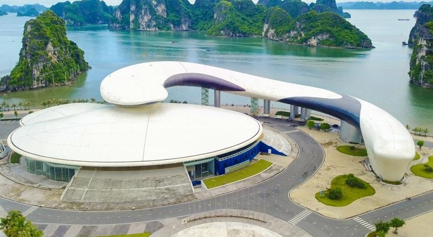 Cung Quy hoạch, Hội chợ và Triển lãm tỉnh Quảng Ninh là nơi diễn ra môn cờ vua vốn là điểm du lịch nổi tiếng tại thành phố Hạ Long. Cung Quy hoạch, Hội chợ và Triển lãm tỉnh Quảng Ninh là nơi diễn ra môn cờ vua vốn là điểm du lịch nổi tiếng tại thành phố Hạ Long.