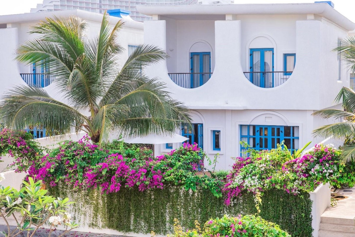 Thanh toán 4 tỷ đồng sở hữu ngay biệt thự biển triệu đô đã có sổ hồng, tiềm năng tăng giá lớn. Thanh toán 4 tỷ đồng sở hữu ngay biệt thự biển triệu đô đã có sổ hồng, tiềm năng tăng giá lớn.