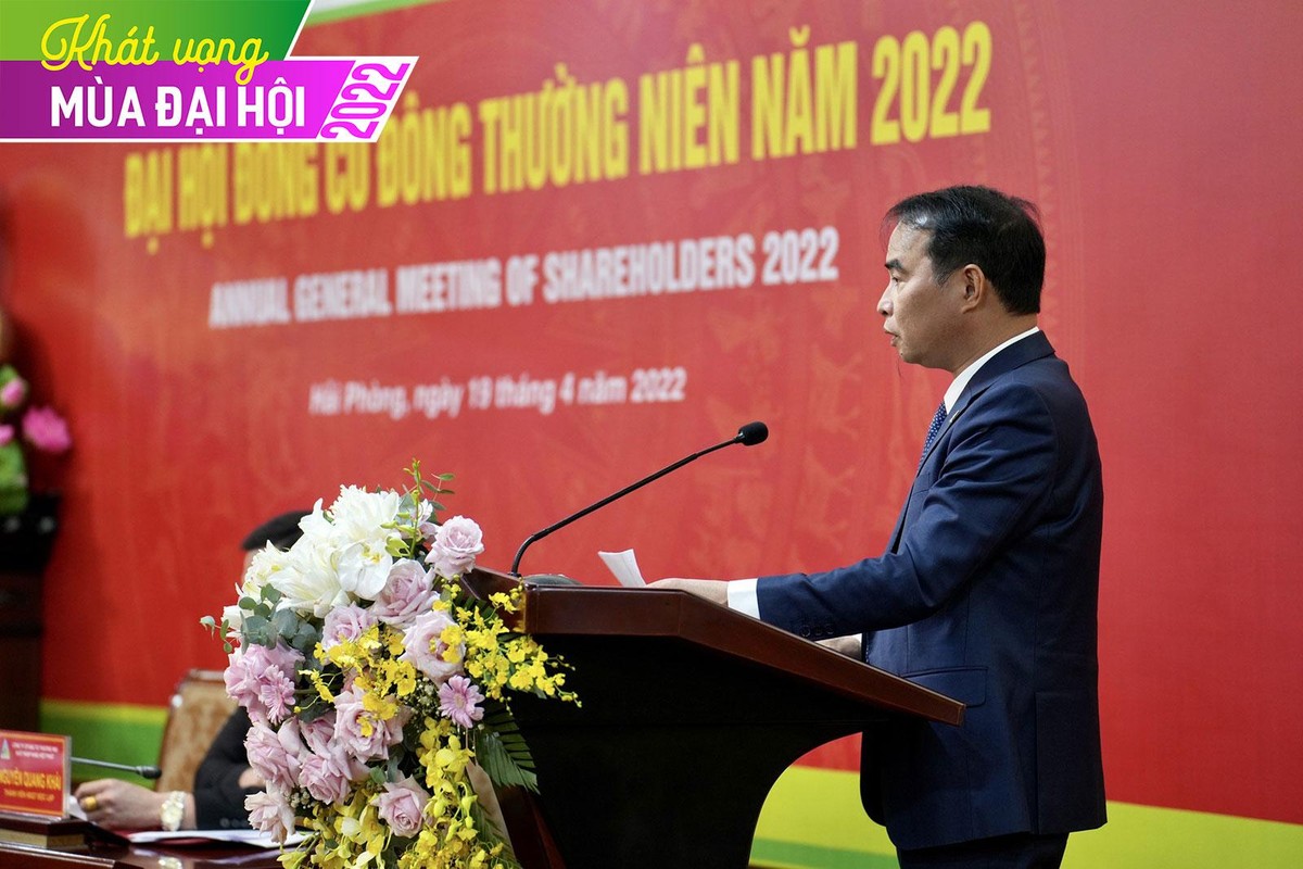 Ông Nguyễn Văn Bình, Chủ tịch HĐQT Công ty cổ phần Đầu tư Thương mại Xuất nhập khẩu Việt Phát nhiệm kỳ 2017-2022 phát biểu tại Đại hội Ông Nguyễn Văn Bình, Chủ tịch HĐQT Công ty cổ phần Đầu tư Thương mại Xuất nhập khẩu Việt Phát nhiệm kỳ 2017-2022 phát biểu tại Đại hội