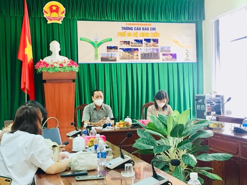 Quận Ninh Kiều họp báo công bố tổ chức tuyến phố đi bộ Ninh Kiều Quận Ninh Kiều họp báo công bố tổ chức tuyến phố đi bộ Ninh Kiều