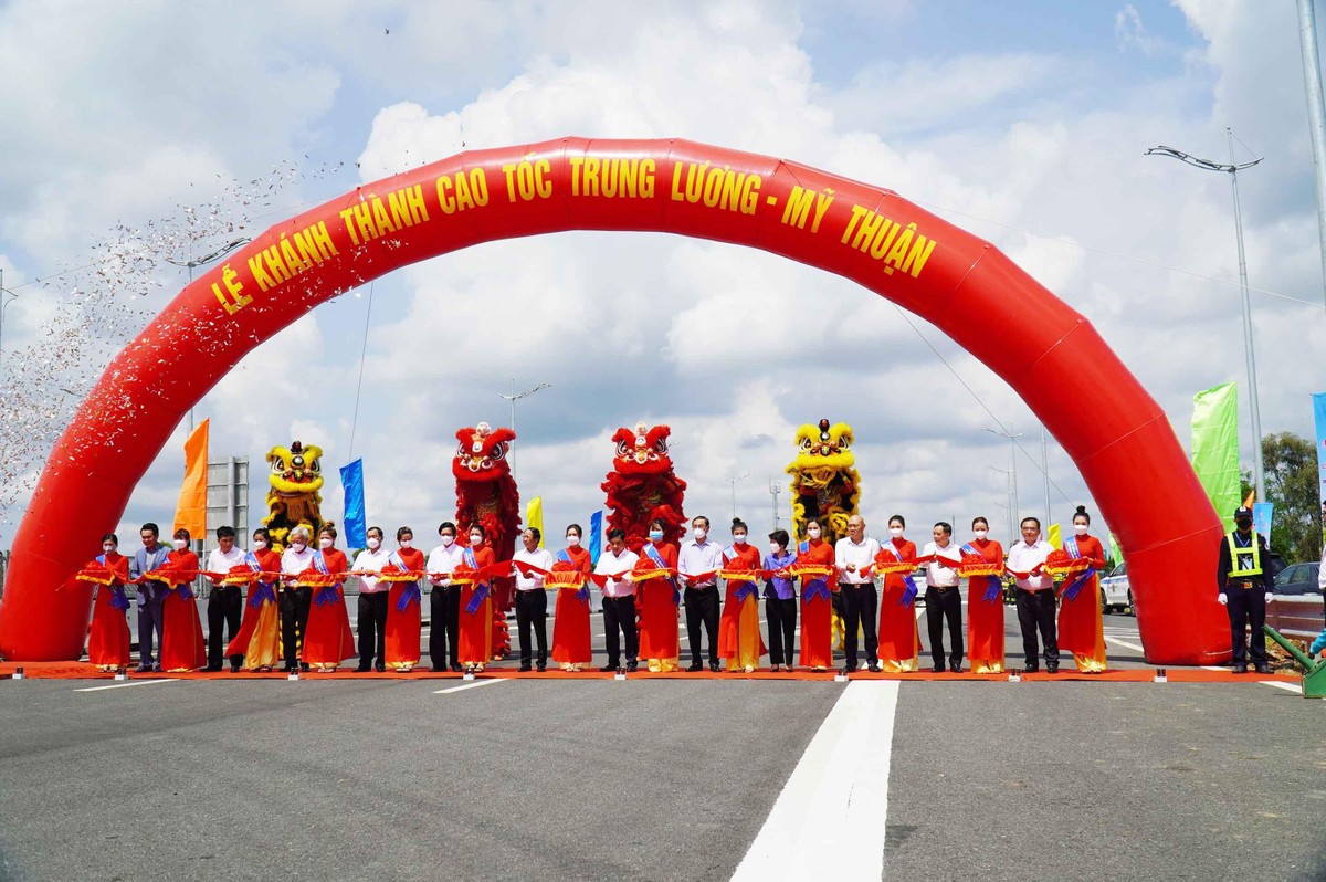 Lễ cắt băng khánh thành sáng ngày 27/4/2022.