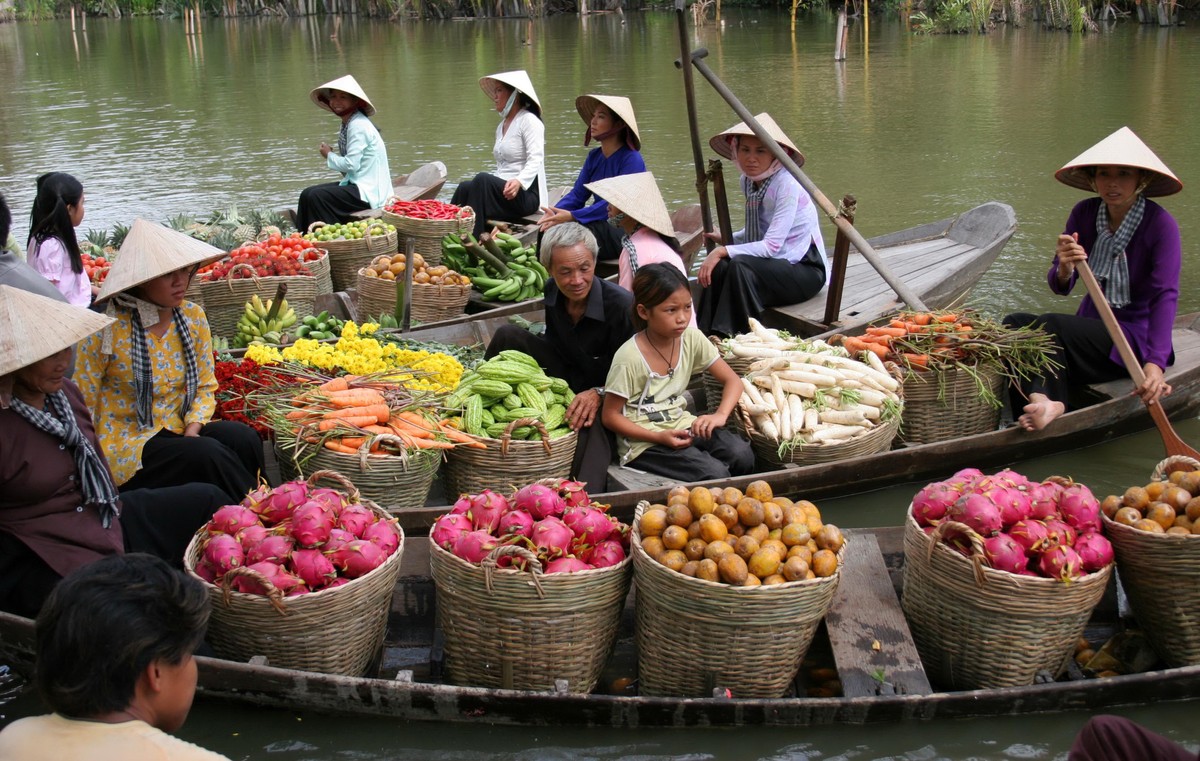 Các doanh nghiệp của TP.HCM đã ký kết hợp tác tại 13 địa phương để hình thành hệ thống mạng lưới sản xuất tiêu thụ hàng hóa nội địa. Ảnh: Lê Toàn Các doanh nghiệp của TP.HCM đã ký kết hợp tác tại 13 địa phương để hình thành hệ thống mạng lưới sản xuất tiêu thụ hàng hóa nội địa. Ảnh: Lê Toàn