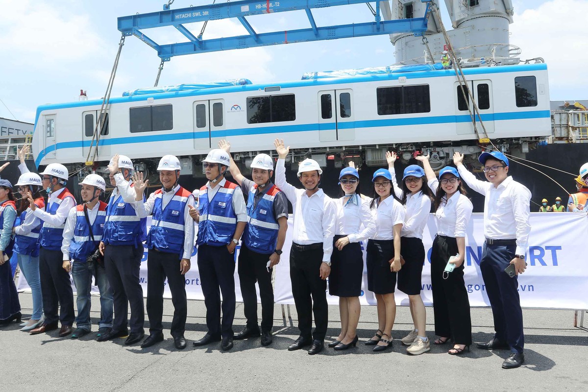 Buổi lễ đón hai đoàn tàu cuối cùng, đánh dấu cột mốc quan trọng cho việc chuẩn bị vận hành vào năm 2023. Buổi lễ đón hai đoàn tàu cuối cùng, đánh dấu cột mốc quan trọng cho việc chuẩn bị vận hành vào năm 2023.