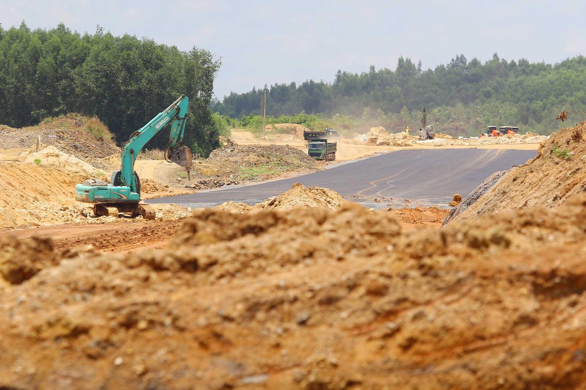 Tuyến cao tốc này khi vào vận hành sẽ giảm tải rất lớn cho quốc lộ 1, kết nối các tỉnh miền Trung với vùng Đông Nam Bộ gần nhau hơn.