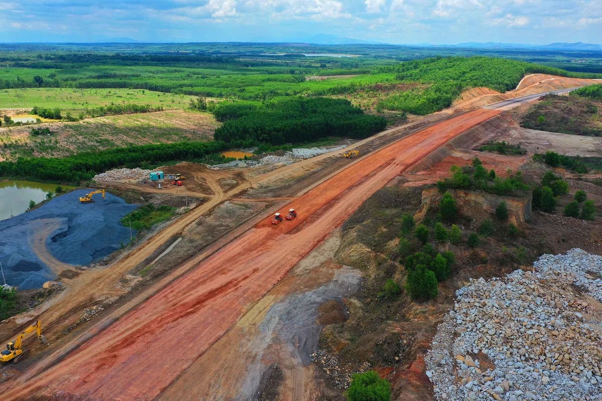 Đang thi công đoạn huyện Xuân Lộc, tỉnh Đồng Nai nối tới Phan Thiết-Vĩnh Hảo ở huyện Hàm Thuận Nam, Bình Thuận.