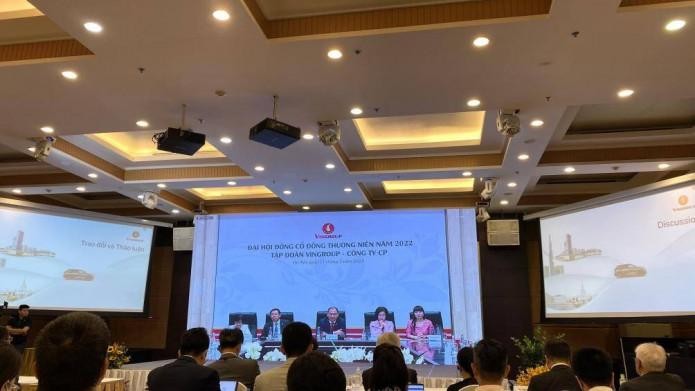 Chủ tịch Vingroup Phạm Nhật Vượng trả lời các câu hỏi của cổ đông