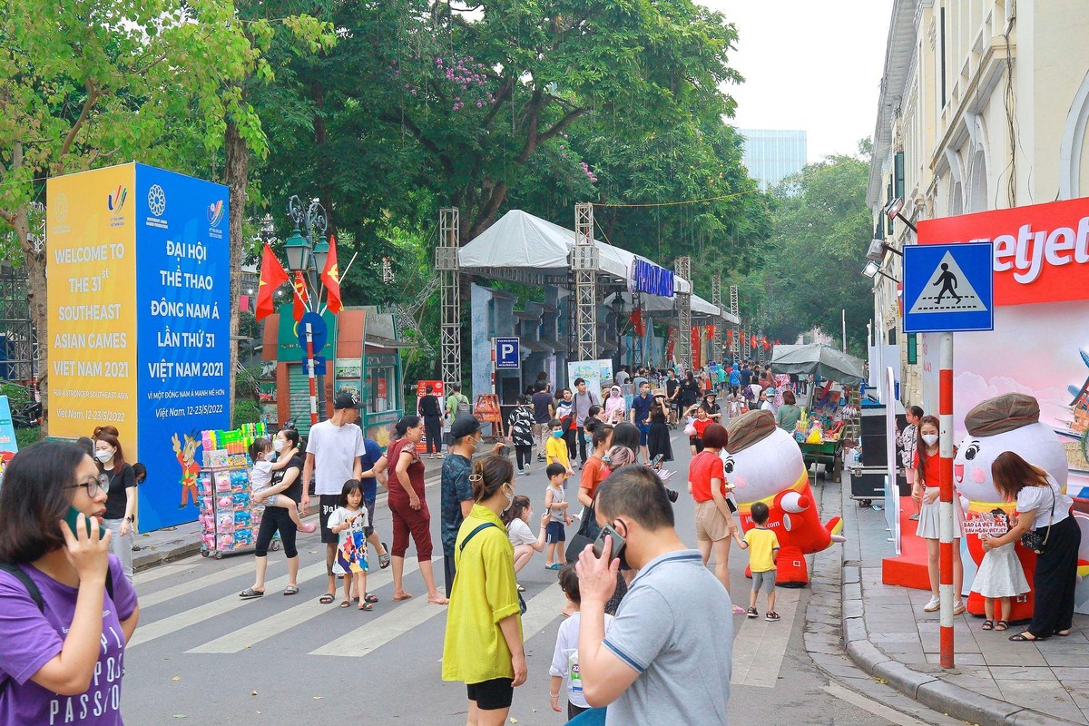 Không khí Lễ hội Du lịch Hà Nội năm 2022: “Hà Nội – Đến để yêu” vào sáng 14/5 Không khí Lễ hội Du lịch Hà Nội năm 2022: “Hà Nội – Đến để yêu” vào sáng 14/5