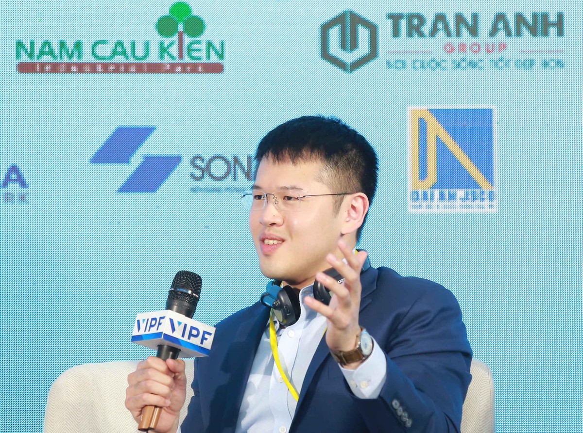 Ông Pao Jirakulpattana, Phó chủ tịch Warburg Pincus Singapore. Ông Pao Jirakulpattana, Phó chủ tịch Warburg Pincus Singapore.