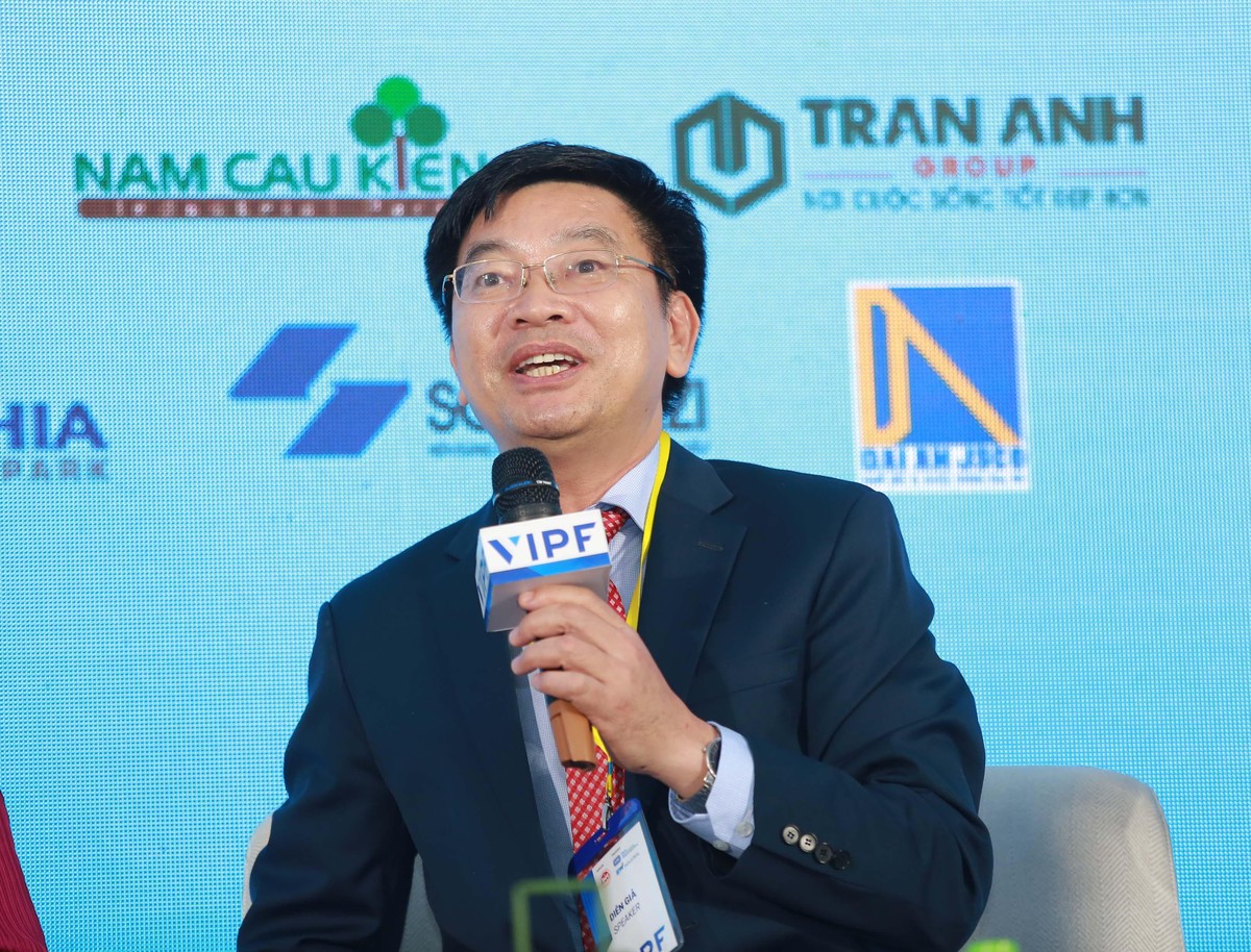 Ông Phan Văn Chính, Phó Tổng giám đốc Tổng công ty IDICO trao đổi tại phiên 3 của Diễn đàn. Ông Phan Văn Chính, Phó Tổng giám đốc Tổng công ty IDICO trao đổi tại phiên 3 của Diễn đàn.