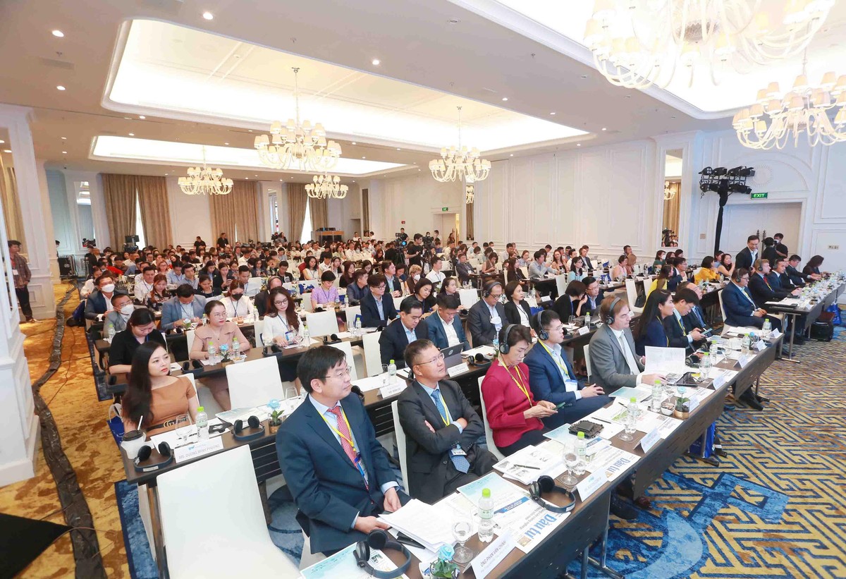 Diễn đàn đã thu hút quan tâm lớn của các chuyên gia các nhà đầu tư và doanh nghiệp. Diễn đàn đã thu hút quan tâm lớn của các chuyên gia các nhà đầu tư và doanh nghiệp.