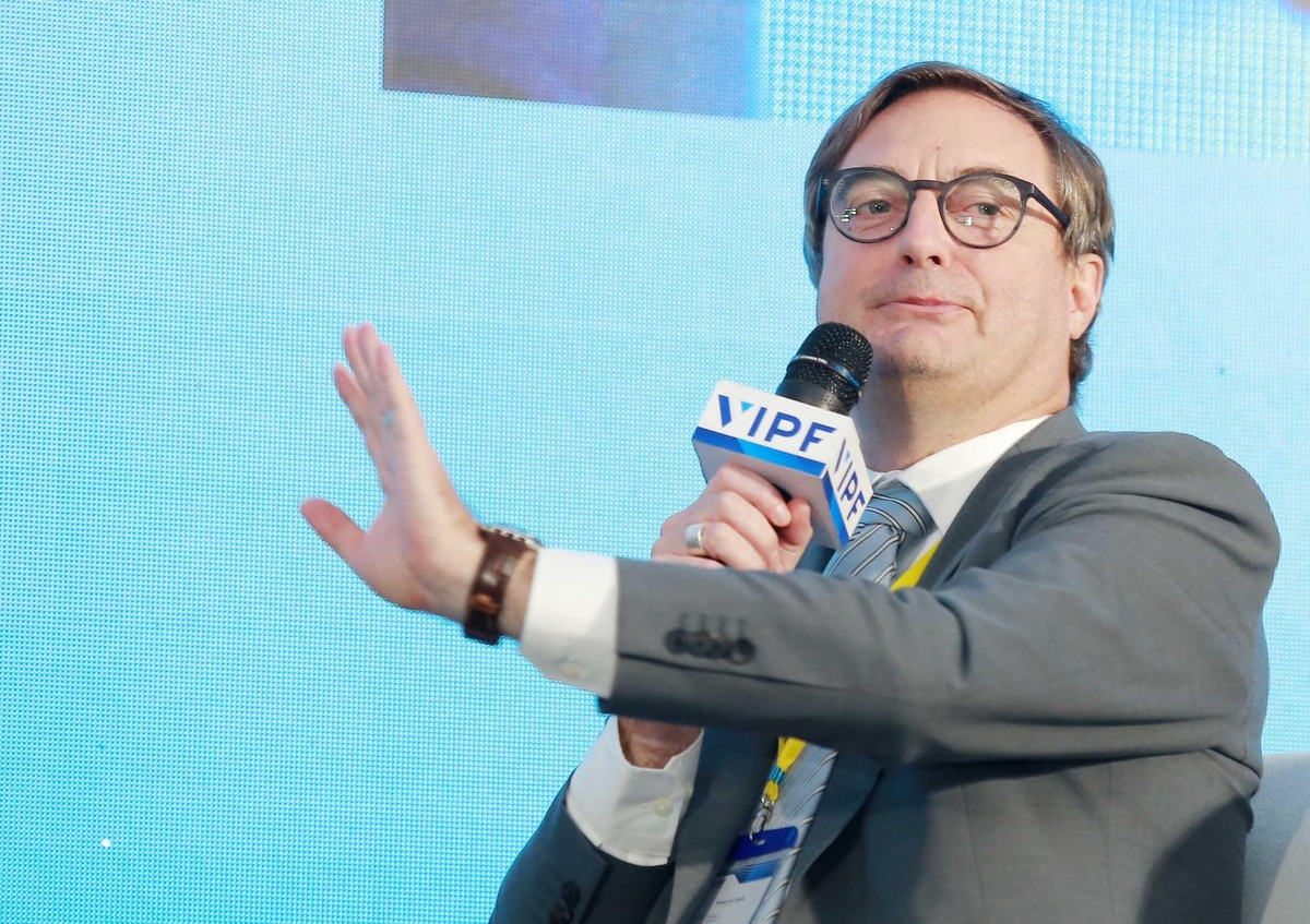 Ông Bruno Jaspaert, Tổng giám đốc Tổ hợp KCN DEEP C chia sẻ ý kiến tại Diễn đàn. Ông Bruno Jaspaert, Tổng giám đốc Tổ hợp KCN DEEP C chia sẻ ý kiến tại Diễn đàn.