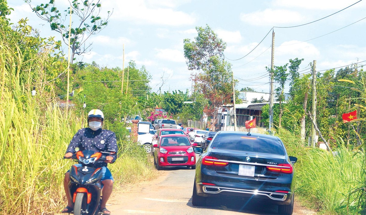 Sốt đất ở huyện Hớn Quản diễn ra vào cuối tháng 3/2021. Ảnh: Trọng Tín Sốt đất ở huyện Hớn Quản diễn ra vào cuối tháng 3/2021. Ảnh: Trọng Tín